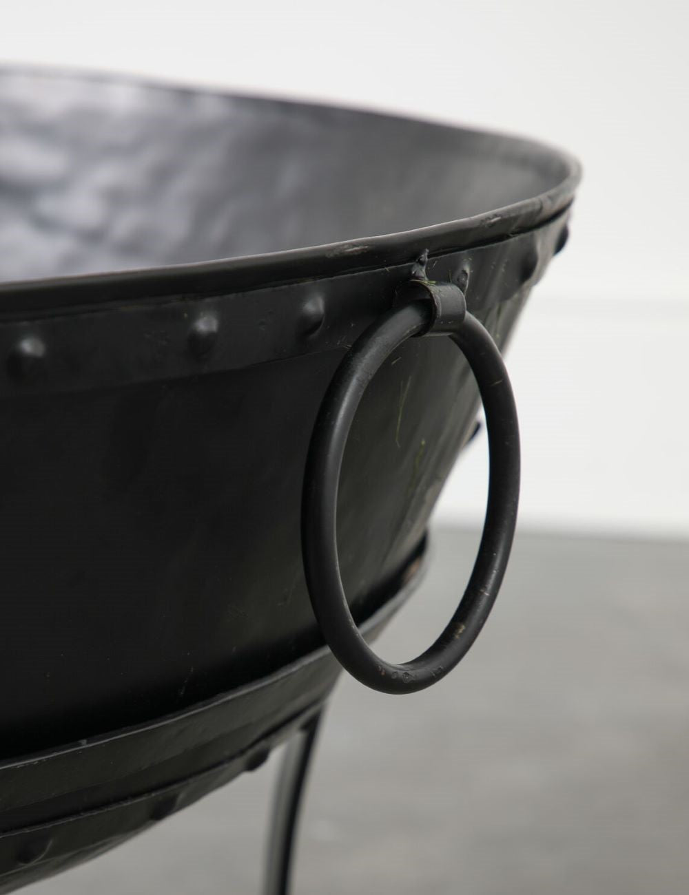 Traditional Outdoor Firepit — image 3