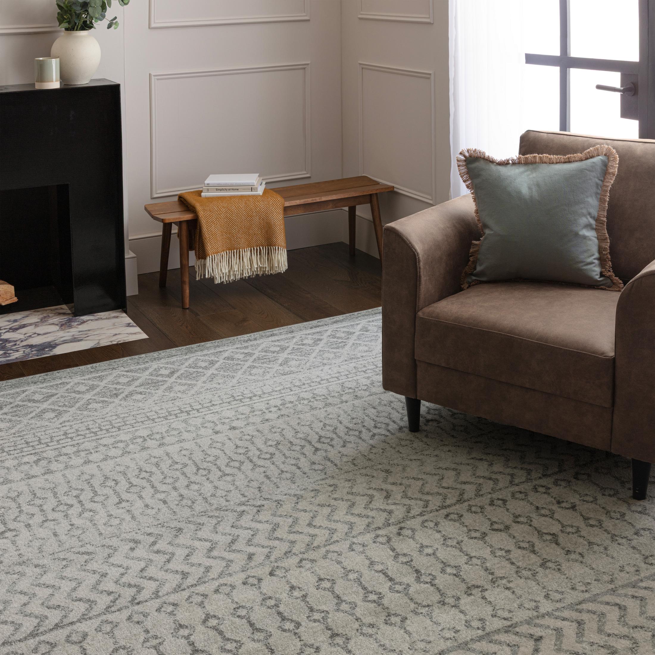 Korra Grey Aztec Patterned Rug 200x290 — image 1
