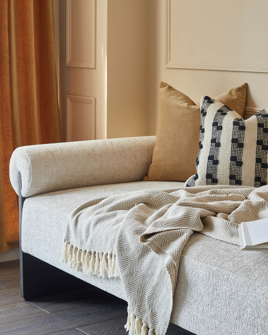 Maeve natural fabric day bed bench — image 10