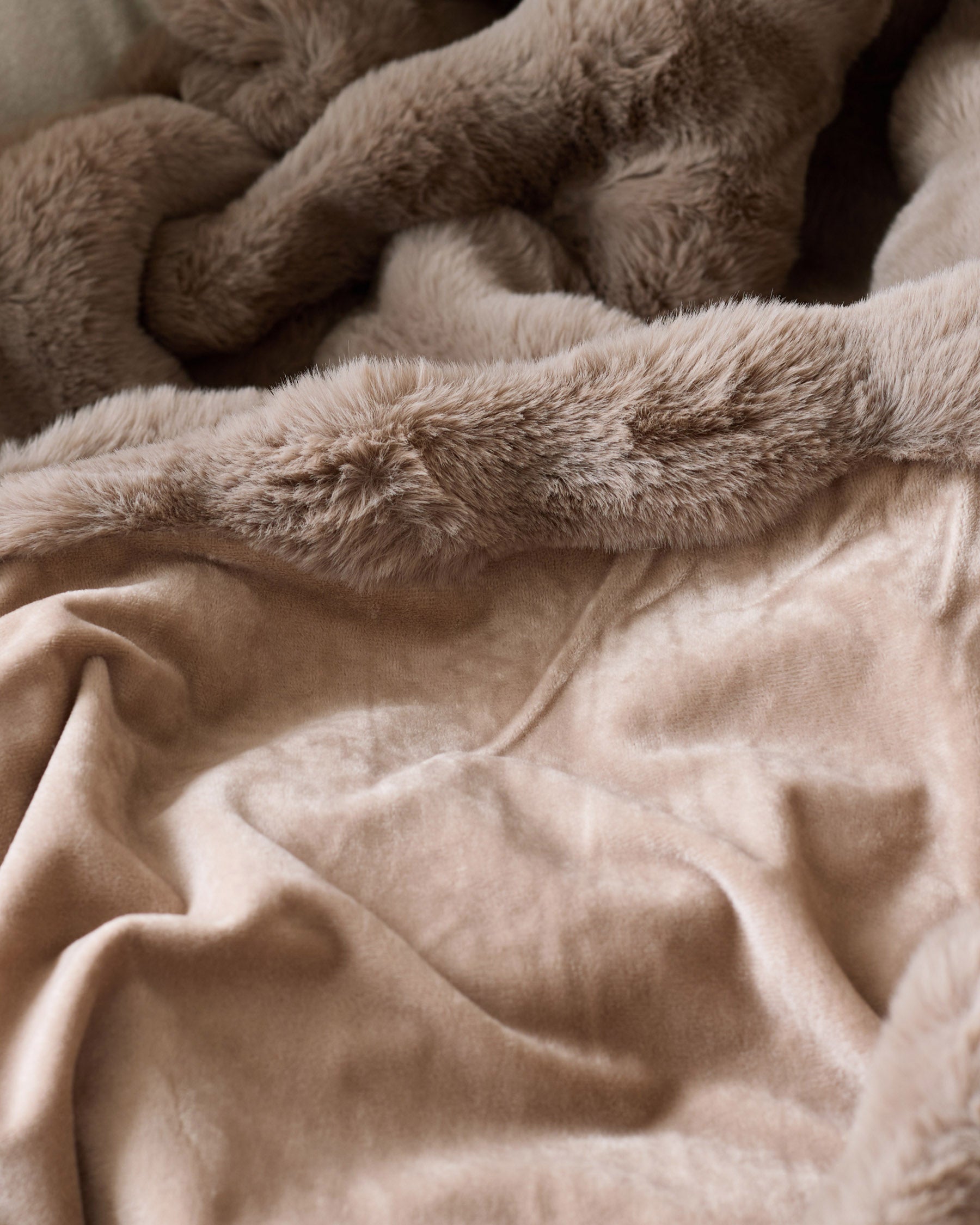 Nova taupe large throw — image 5