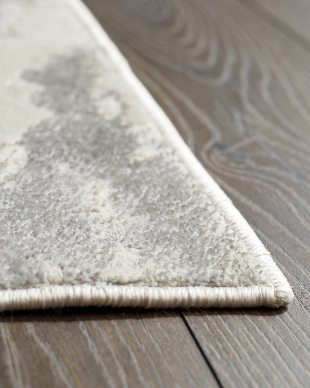 Perla soft silver textured runner rug — image 6