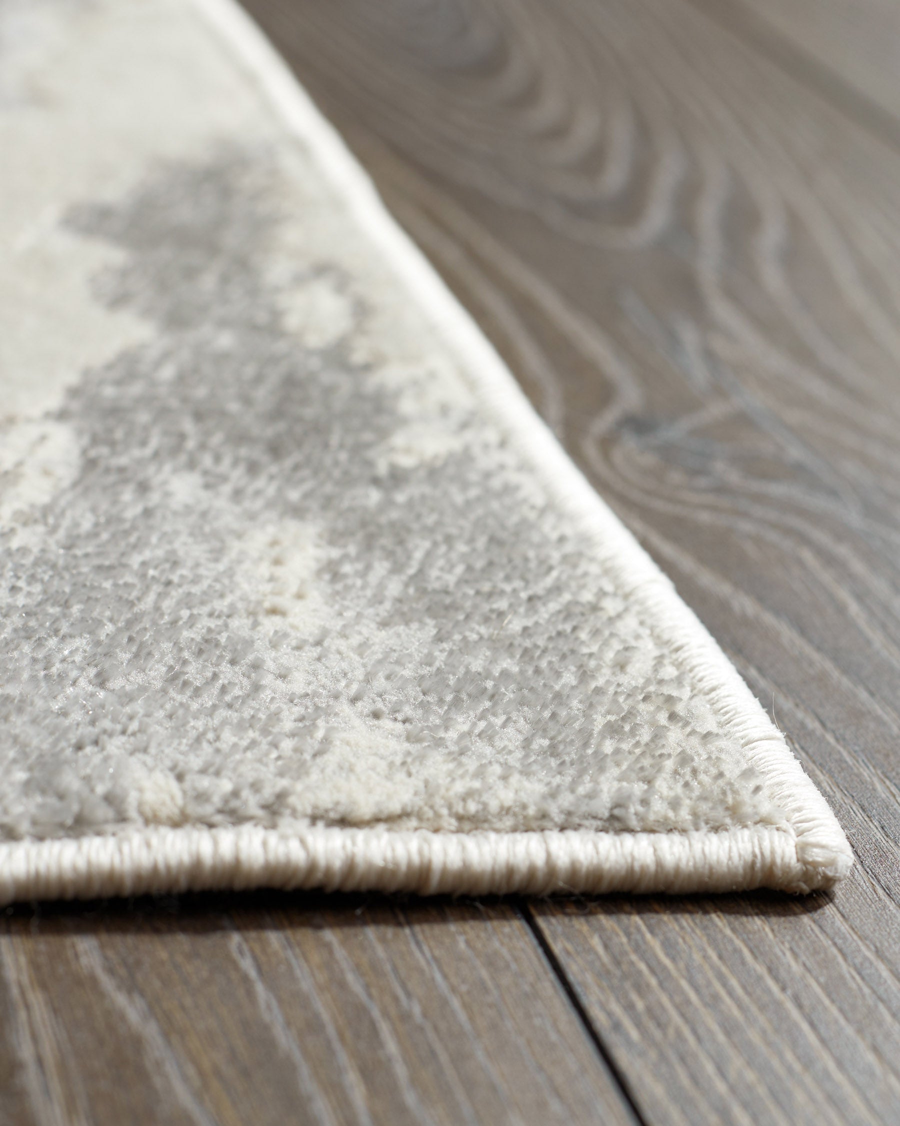 Perla soft silver textured runner rug — image 6