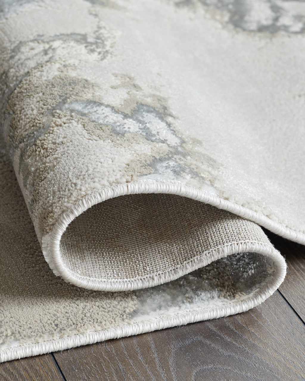 Perla soft silver textured runner rug — image 5