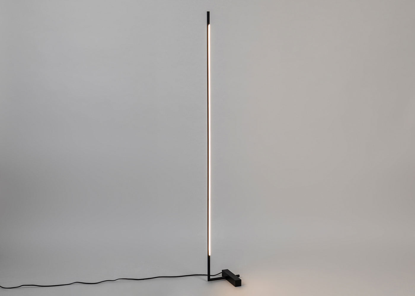 Saber LED Floor Lamp — image 4