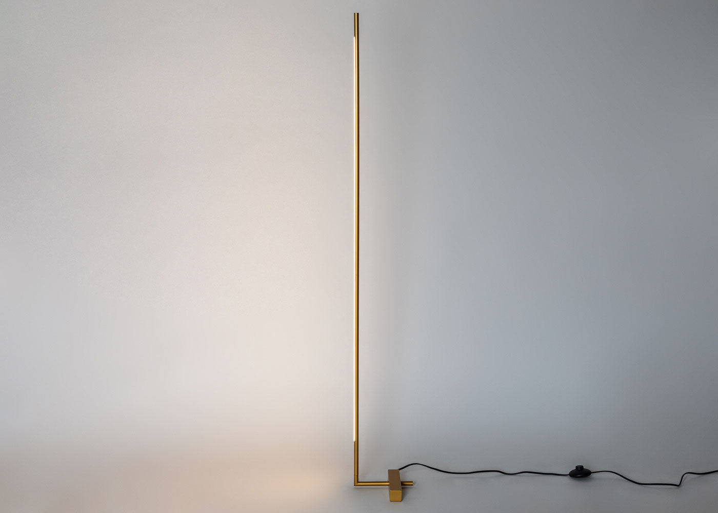 Saber LED Floor Lamp — image 5