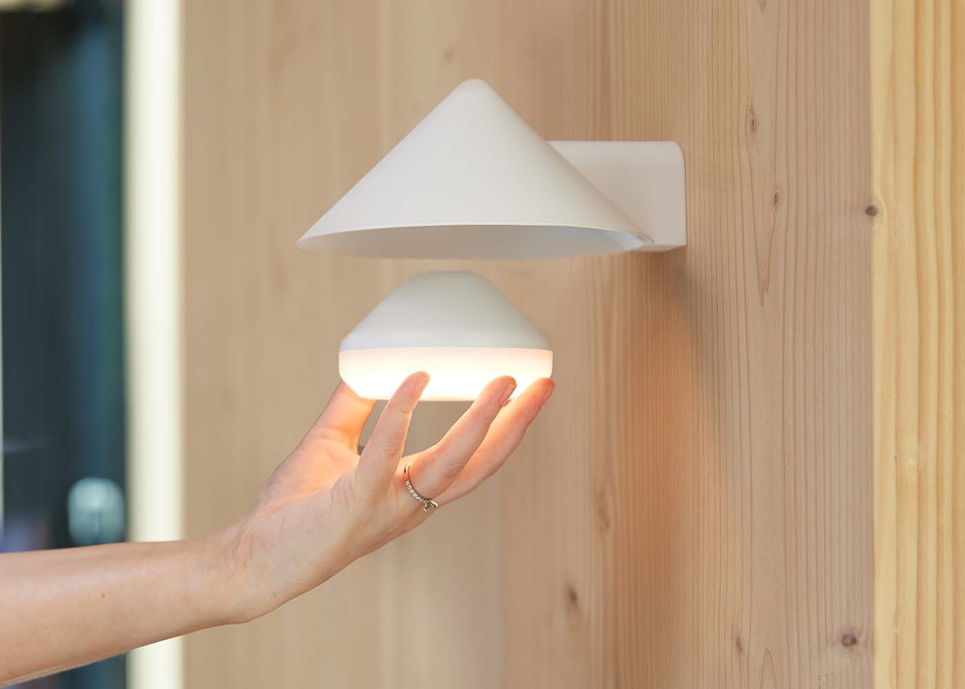 Grasp LED Rechargeable Wall Light — image 2