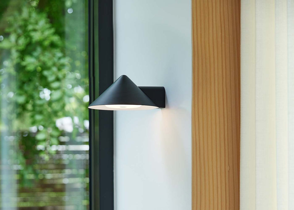 Grasp LED Rechargeable Wall Light — image 6